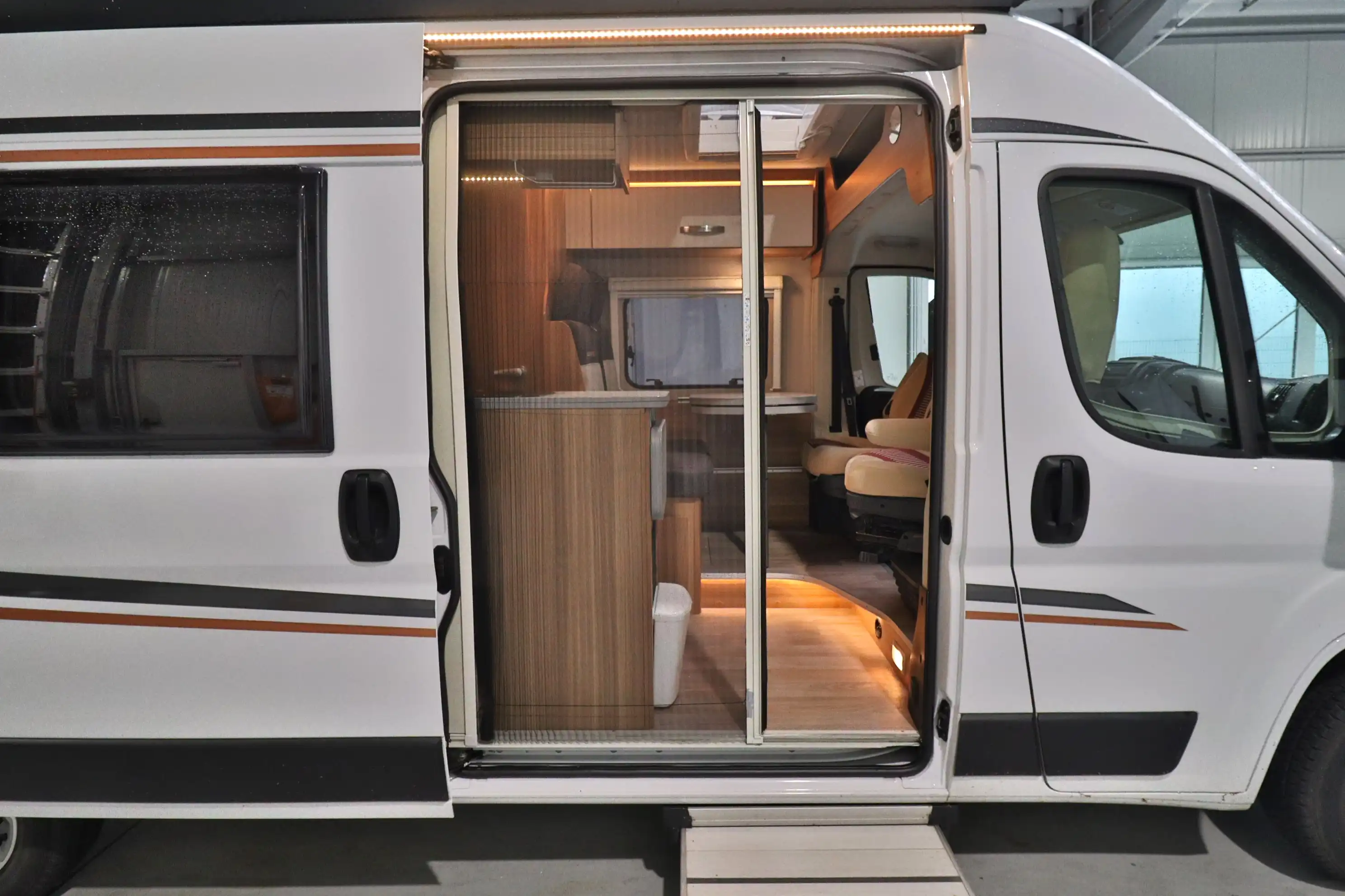 WEINSBERG Cara Bus 600 MQ Edition Fire